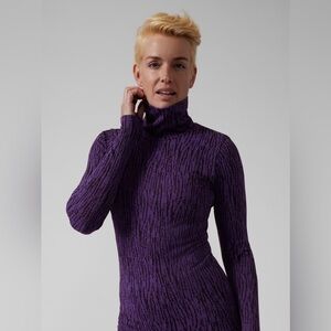 Athleta Flurry Elemental Turtleneck Snowscape‎ Black / Basalt Violet M